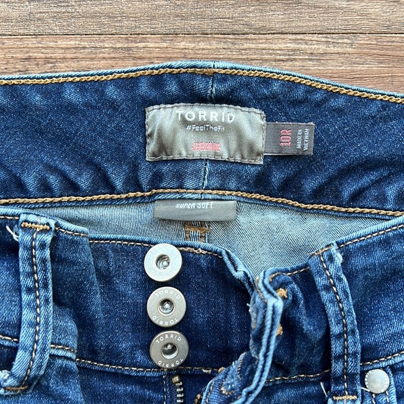 TORRID RIPPED JEGGINGS - Picture 2 of 4